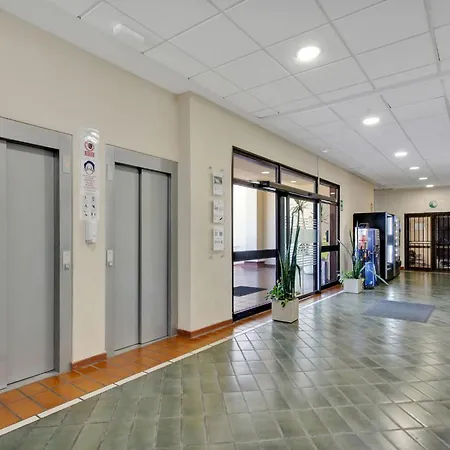 Wonderful 2 Bedroom Location דירה